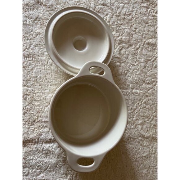 Round Ceramic Cocotte Set By Brocc Your Body Minimalist Style White & Green - Picture 4 of 15